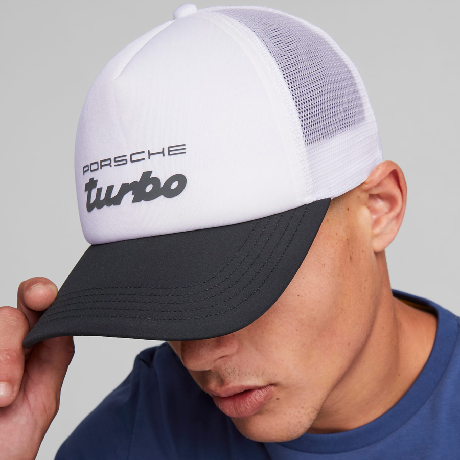 GP_STORE_LATAM_024012-03-PORSCHE-LEGACY-TRUCKER-CAP-WHITE-BLACK