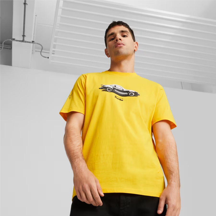 TIENDA-DE-FORMULA-1-621026-06-PORSCHE-LEGACY-GRAPHIC-TEE-YELLOW