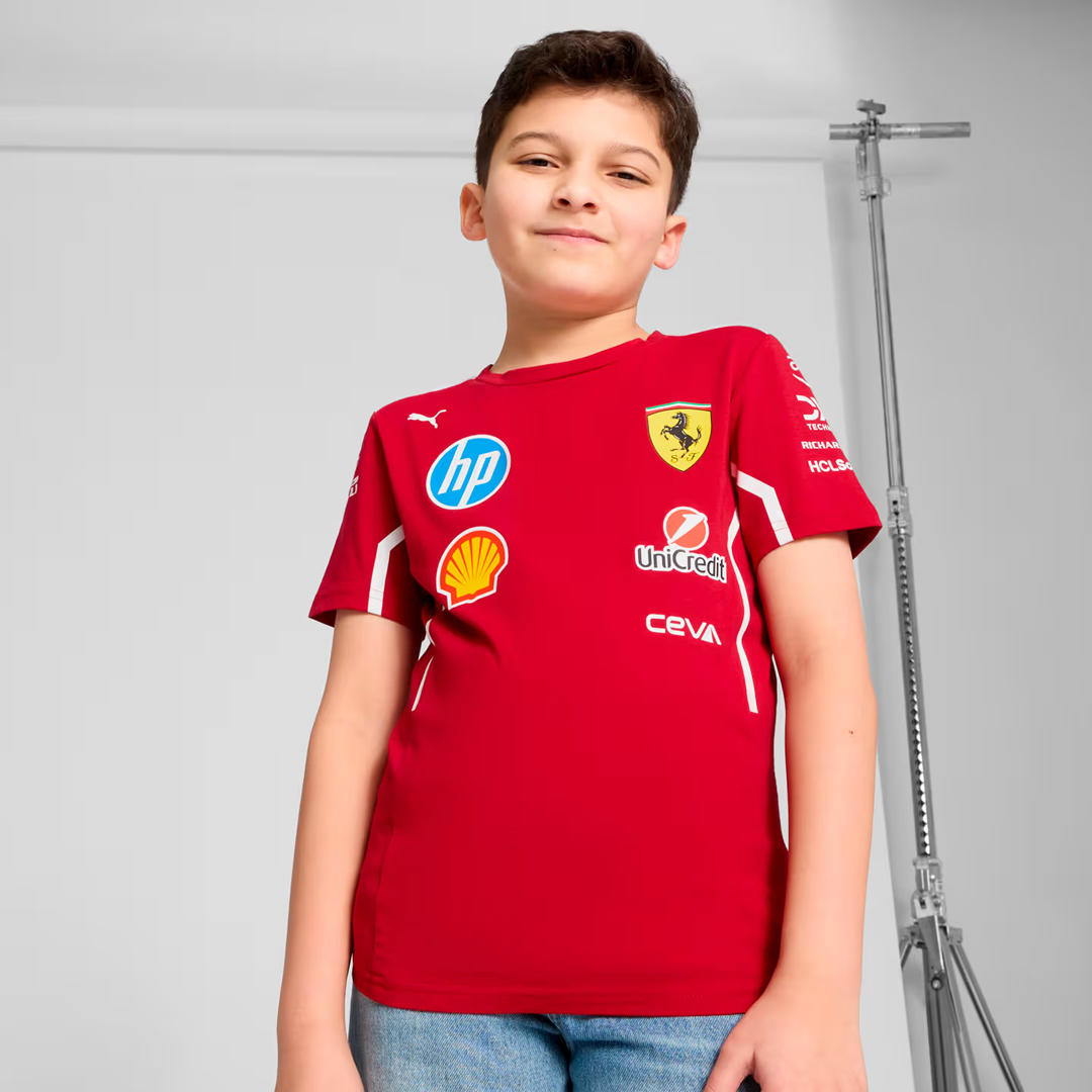 TIENDA-DE-FORMULA-1-MOTORSPORT-MOTO-GP-763952-01-701232822-SCUDERIA-FERRARI-TEAM-TEE-KIDS-DARK-CHERRY-2025