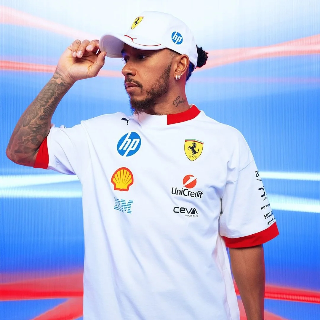 TIENDA-DE-FORMULA-1-MOTORSPORT-MOTO-GP-701232810-002-SCUDERIA-FERRARI-OVERSIZE-WHITE-2025