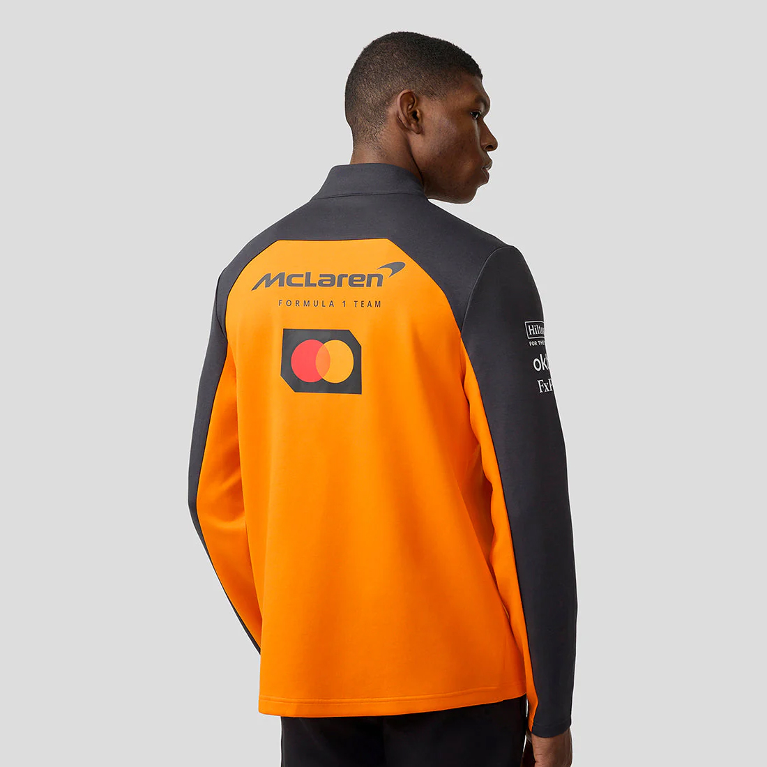 TIENDA-DE-FORMULA-1-MOTORSPORT-MOTO-GP-TU9919-088-McLAREN-F1-TEAM-QUARTER-ZIP-TOP-UNISEX-AUTUMN-GLORY-2025