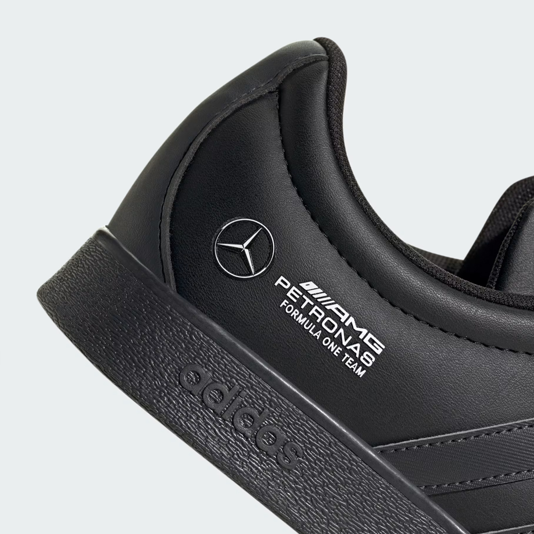 TIENDA-DE-FORMULA-1-MOTORSPORT-MOTO-GP-JR1067-MAPF1-ADIDAS-VL-COURT-BLACK-BLACK-2025