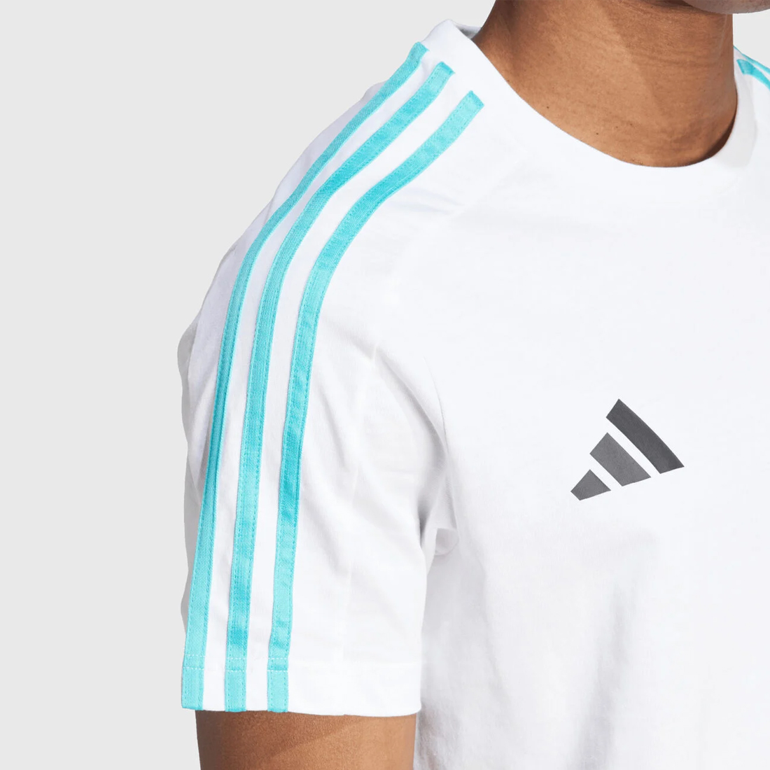 TIENDA-DE-FORMULA-1-MOTORSPORT-MOTO-GP-V5427W-MAPF1-ADIDAS-DNA-TEE-MENS-WHITE-2025