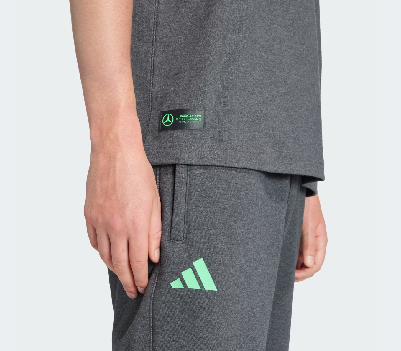 Mercedes - AMG Petronas Formula One Team Premium Sweat Tee - Imagen 4